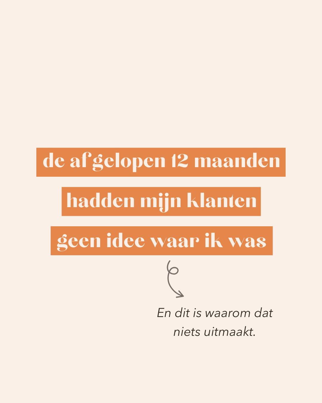 De afgelopen 12 maanden hadden m’n klanten geen idee waar ik uithing.
Geen zorgen, ik ben niet zomaar van de radar verdwenen.
Het werk ging gewoon door, deadlines werden gehaald, strategieën werden uitgerold en teksten werden geleverd.
Ondertussen zat ik in:
→ Sri Lanka
→ Bali
→ Nederland
→ Zuid-Korea
→ Singapore
→ En tussendoor nog zomerse stedentrips door Europa
De meeste klanten hebben dat niet eens door en eerlijk gezegd boeit het ze ook niet.
Want zolang het werk goed, op tijd en met aandacht gedaan wordt, maakt het geen verschil of ik achter een keukentafel in Nederland zit of in een koffietentje in Seoul.
Voor mij zijn die reizen een verhaal, voor hen hooguit een leuk praatje tussendoor tijdens calls.
“Waar zit je nu weer?”
“Oh, Singapore. Maar jouw deadline staat nog steeds vooraan.”
Ik heb dus een jaar lang gewerkt tussen tempels, tropen en tijdzones, maar voor mijn klanten bleef alles hetzelfde
En dat vind ik eigenlijk heel mooi.
Het laat zien dat het allemaal niet draait om waar je bent, maar om het resultaat dat je levert.
Ik ben benieuwd: ben jij aan een plek gebonden met je werk of kun je ook overal vandaan werken?