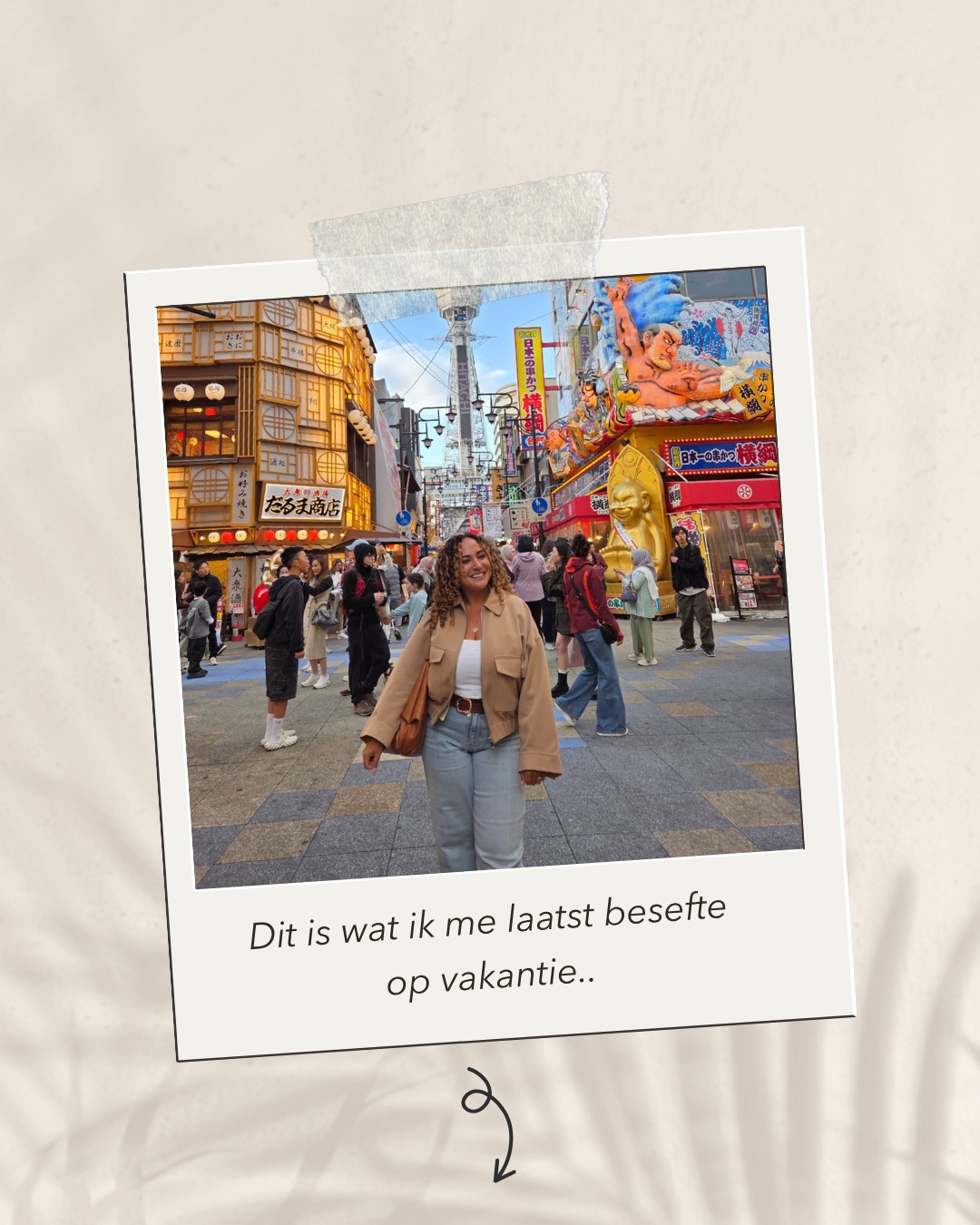 Weet je wat ik me laatst besefte op vakantie over ondernemen?

Helemaal niets.

En dat bedoel ik positief.

We kennen ze allemaal wel: de posts waarin de grootste businessinzichten worden opgedaan op reis, onder de douche of tijdens een lange wandeling.

Afgelopen maand was ik drie weken in Japan en in die tijd ben ik mentaal geen moment met werk bezig geweest. 

Niet met strategie, niet met groei en al helemaal niet met wat dit betekent voor mijn business.

Mijn aandacht zat heel ergens anders. 

Bij het ontdekken van steden, tempels, lokaal eten en een cultuur die totaal anders is dan thuis. En bij de 20.000 stappen per dag die ik nog steeds voel.

Maar vooral ook bij rust, ontprikkelen en even helemaal niets.

Zodat er juist weer ruimte ontstaat om scherp te worden, energie te voelen en creativiteit toe te laten.

Dus misschien heb ik toch wel een belangrijk inzicht opgedaan (;-)): 
Soms moet je er helemaal uit om er daarna weer echt in te kunnen.